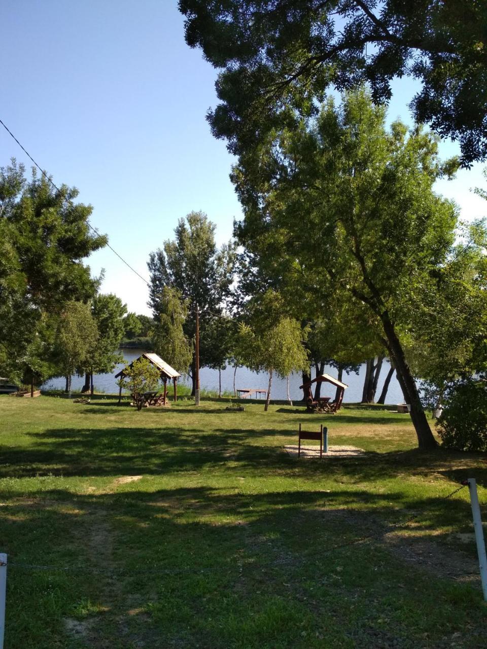 Golya Vendeghaz Appartement Tiszaug Buitenkant foto